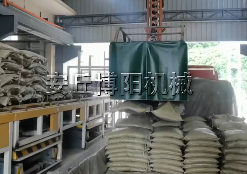 塑料顆粒全自動(dòng)裝車機(jī)的特點(diǎn)及其優(yōu)勢(shì)是什么？